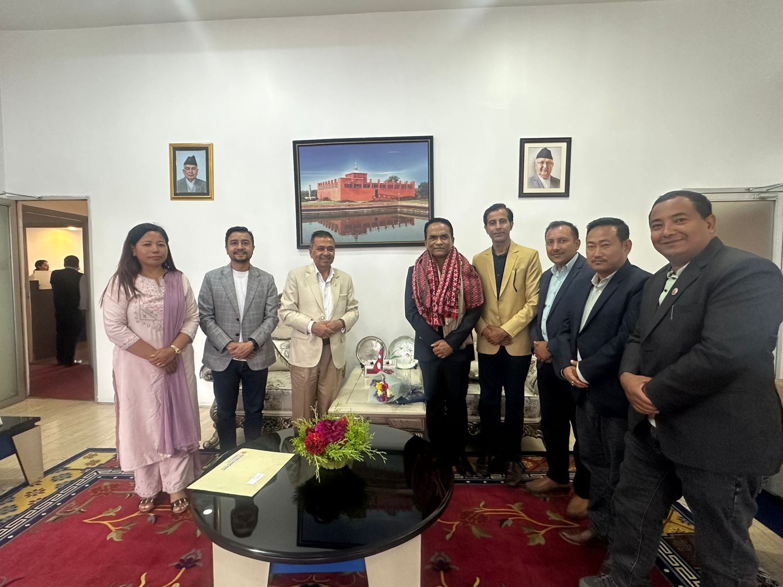 सेयर धितो कर्जामा १५ करोडको सिमा खारेज गरिदिनु भन्दै सेयर लगानीकर्ता पुगे गभर्नर पौडललाई भेट्न